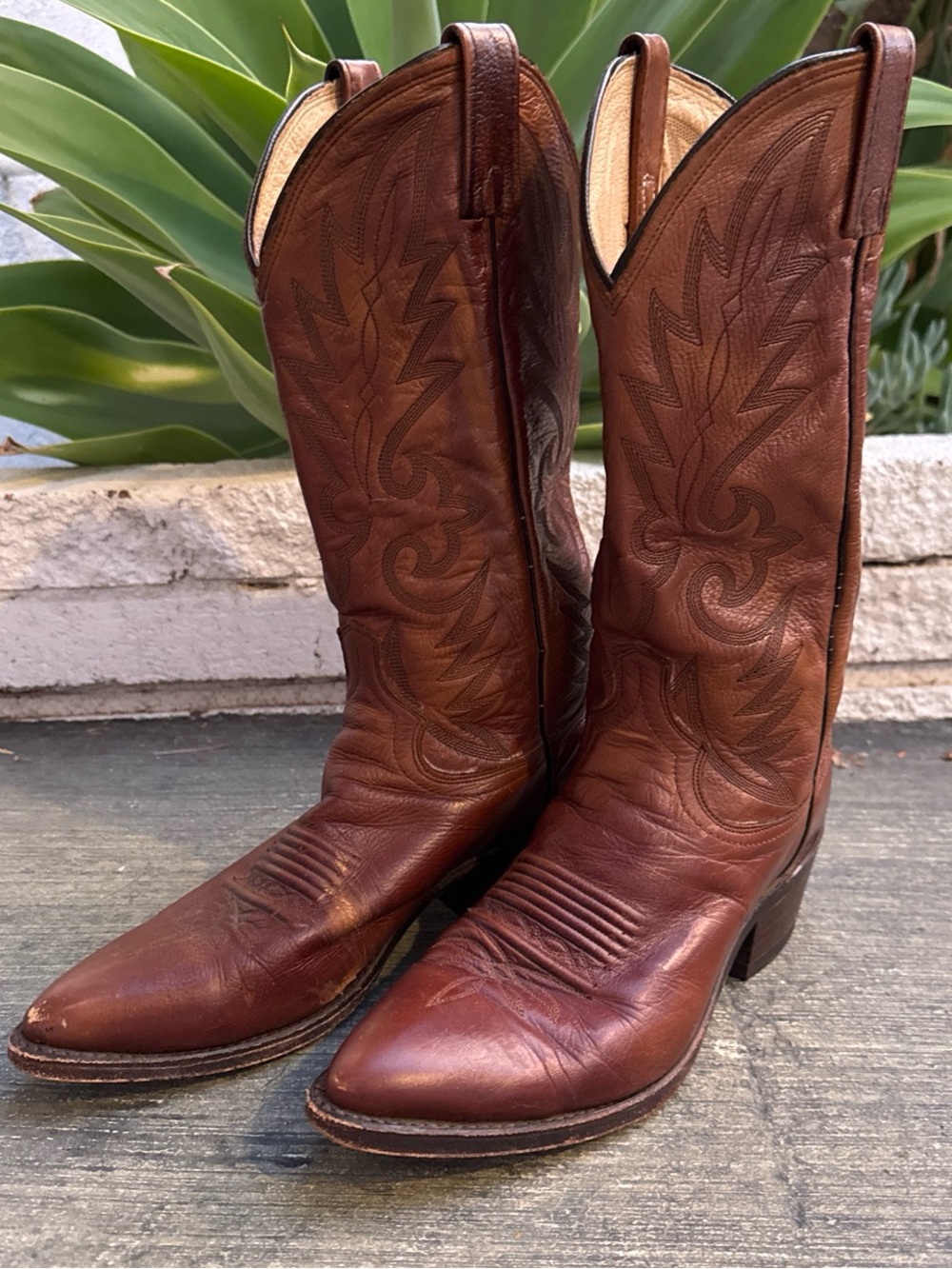 Dan Post Vintage Brown leather cowboy boots  8